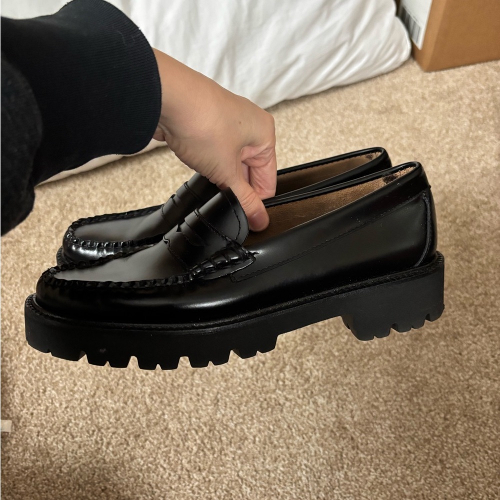 G.H. Bass Black Leather Weejuns Whitney Loafers - Picture 5 of 7